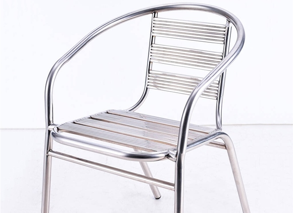 �������Ʒ���ڼҾ���ҵ�е�Ӧ����ɫ